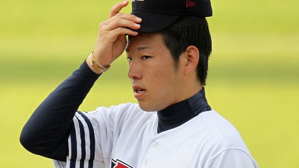 MLB fans noticed foreign substance on Mariners LHP Yusei Kikuchi's hat