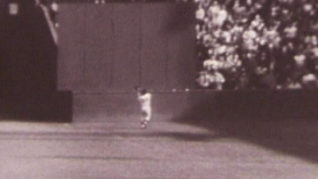 MLB Vault on X: The walls at Atlanta–Fulton County Stadium were 10 feet  and Otis Nixon still robbed this homer. 🤯  / X