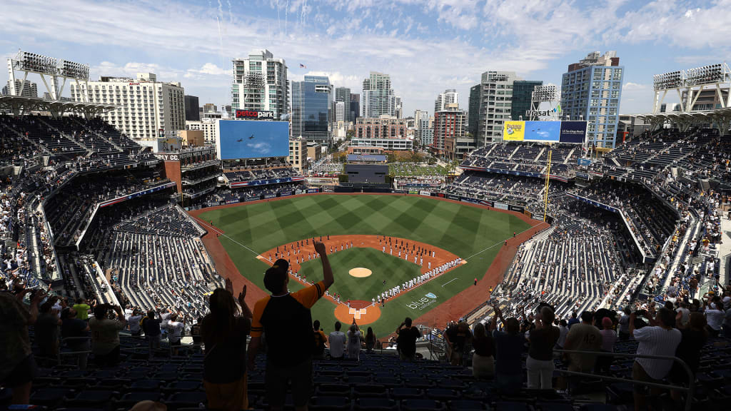 are dogs allowed at petco park