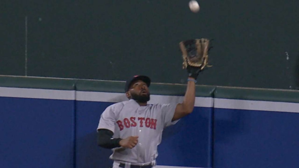 Jackie Bradley Jr. robs Aaron Judge of homer