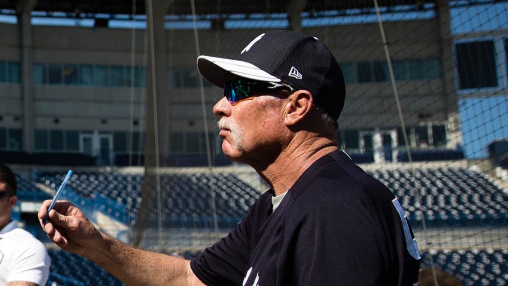 Retired New York Yankee pitcher Goose Gossage tips his cap while