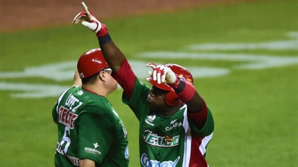 Yuniesky Betancourt disfruta su revivir en el béisbol invernal con Aguilas  de Mexicali