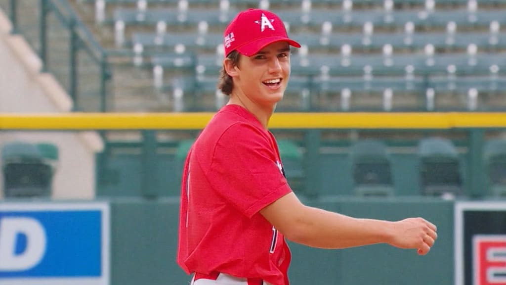 Cole Young, Mariners' top Draft pick, signs
