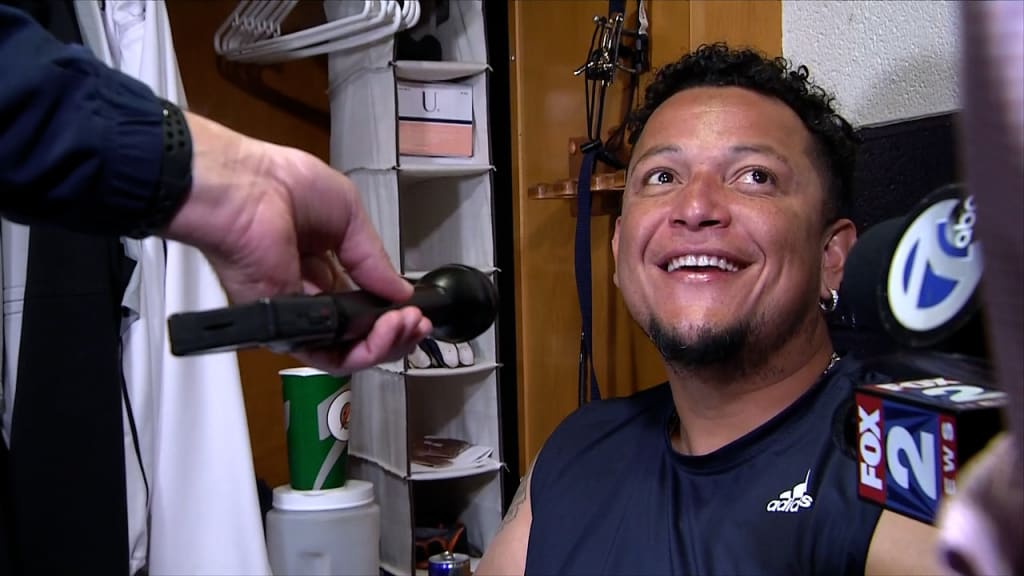 Miguel Cabrera jokingly squares up with José Ramírez after