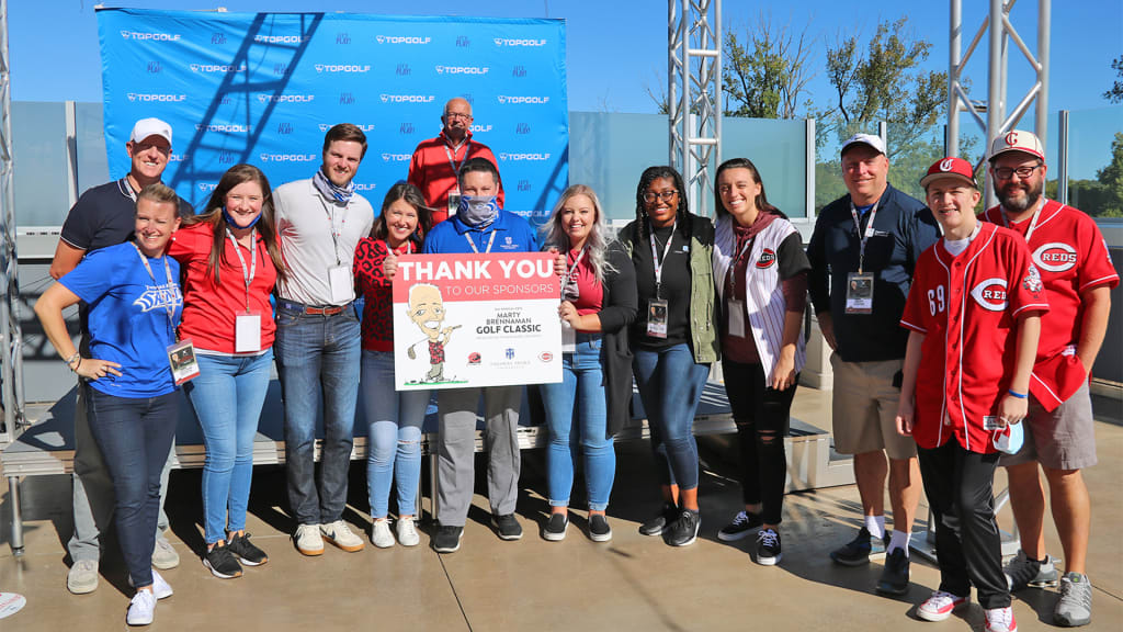 Mike's Carwash raises record amount for Reds Community Fund