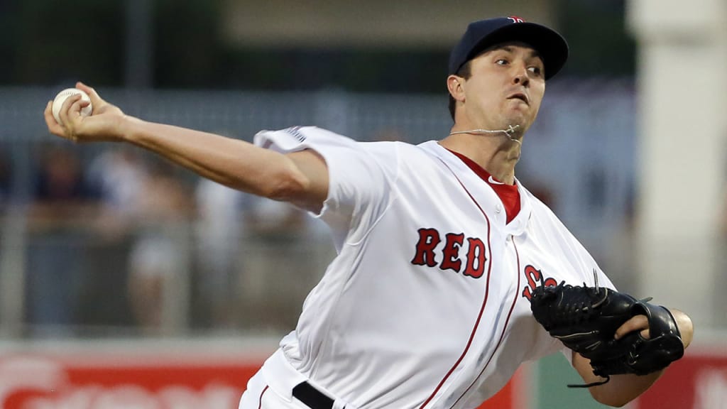 Carson Smith, who underwent Tommy John surgery in May 2016, will join the Red Sox's bullpen on Monday. (AP)