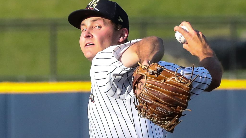 New York Yankees trade for Chicago Cubs rookie reliever Scott