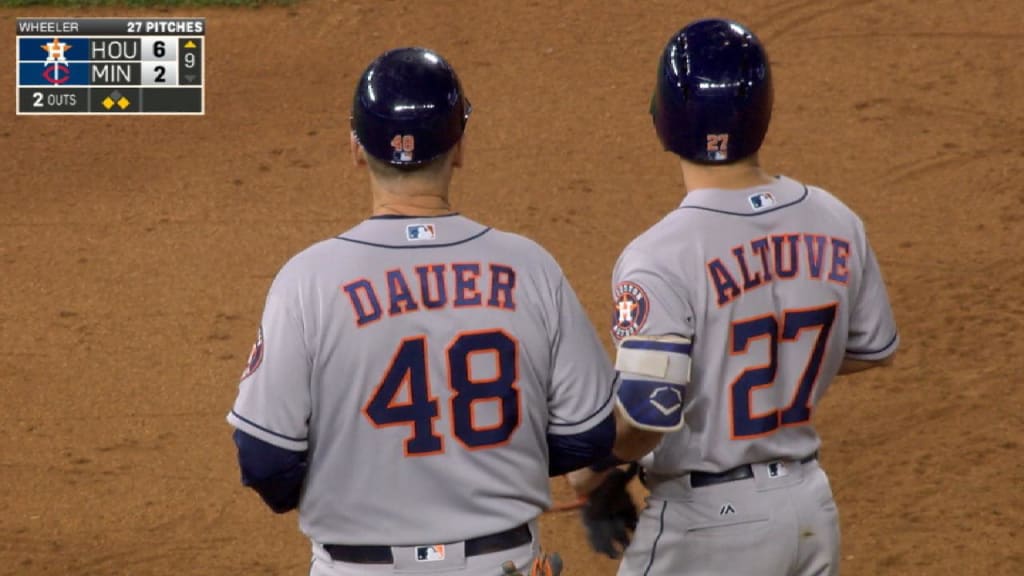 Jose Altuve powers Astros to 7-2 win over Braves in Game 2 of the