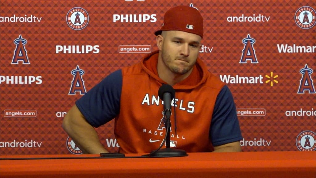 Mike Trout visits Millville Angels during fundraiser 