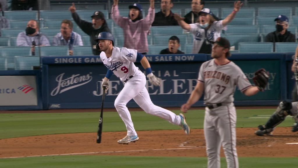 Dodgers: Gavin Lux Wears Walker Buehler's Tight Pants on His Start