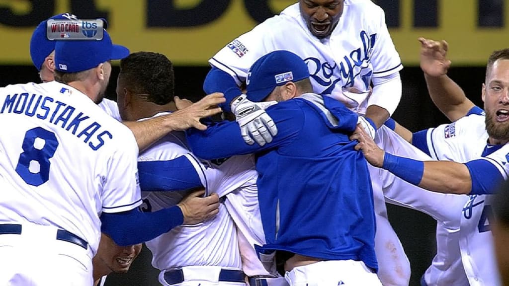 Perez sends Royals to ALDS