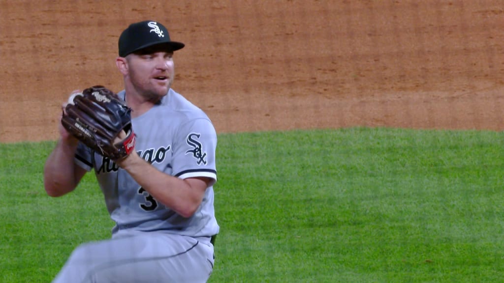 Hendriks escapes rally in 9th 