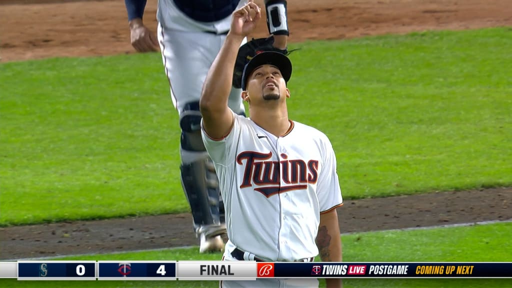 MLB fans amazed by Minnesota Twins reliever Jhoan Duran's terrifying  velocity: Did Duran start the wildfires? 104 up and in, my god