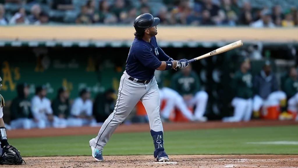 Eugenio Suarez with the moves 🕺 #MLB #SeaUsRise #Mariners #Baseball