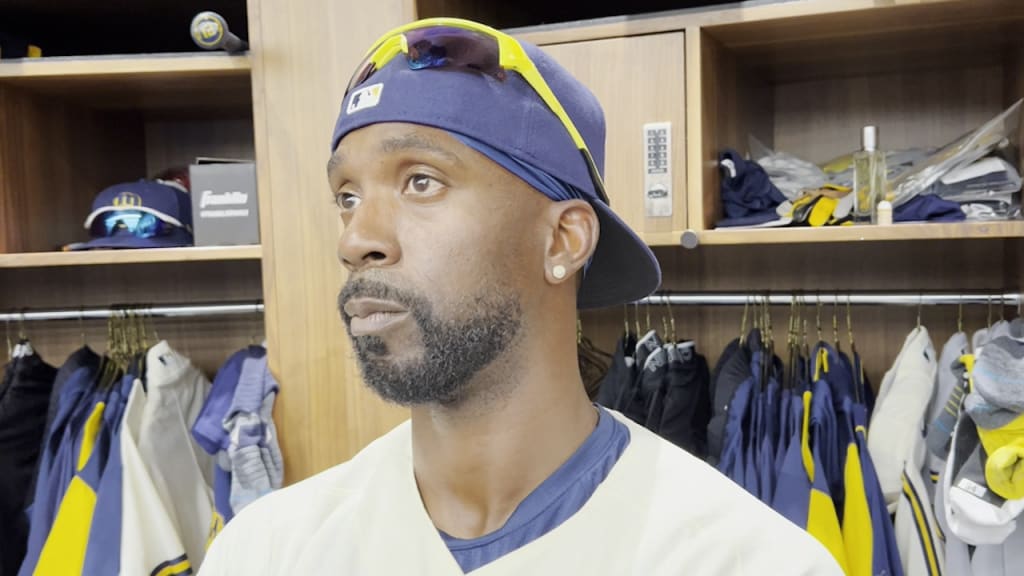 Brewers spring training: Andrew McCutchen arrives in Phoenix