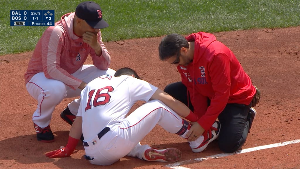 Andrew Benintendi exits game after getting struck with foul ball