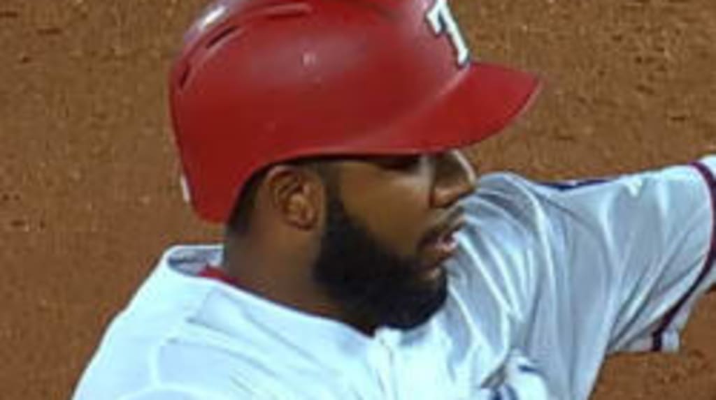 Photo: Rangers shortstop Elvis Andrus leaves the dugout after
