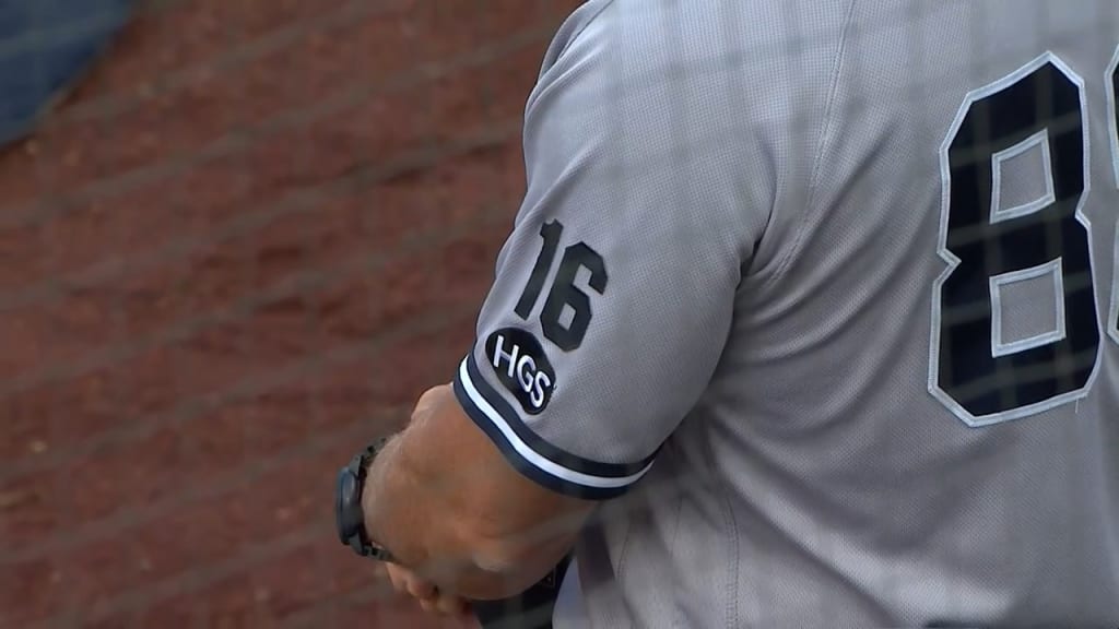 Yankees wear Whitey Ford patch for Game 5