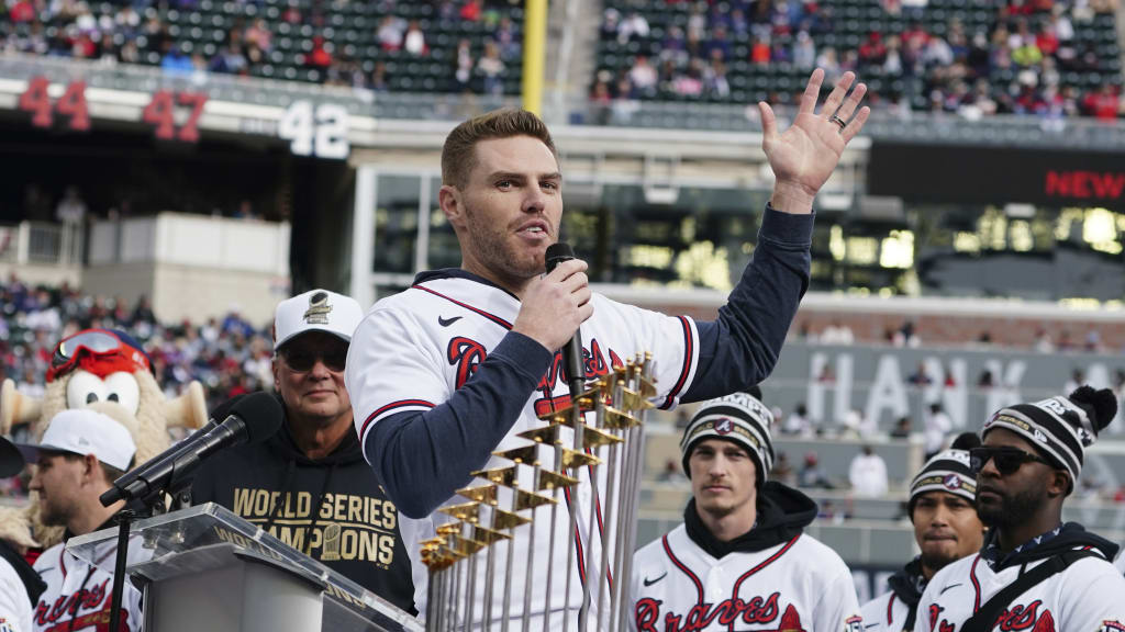 Atlanta Braves All-Star Freddie Freeman and Wife Chelsea Announce They're  Expecting Twins