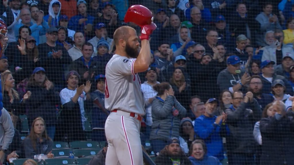 Jake Arrieta of Philadelphia Phillies gets standing ovation from Chicago  Cubs fans in return to Wrigley Field