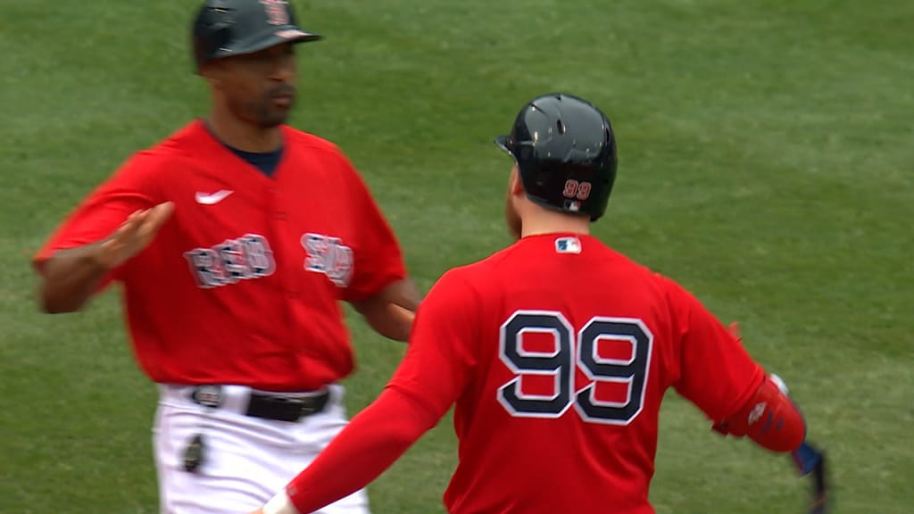 Jarren Duran's leaping catch in Red Sox win was 'big,' Alex Cora explains 