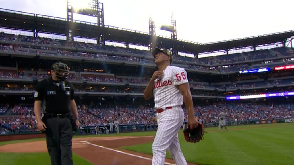 Joe Girardi Literally Throws in Towel After Yankees' Shutout Loss to  Rangers (GIF) 