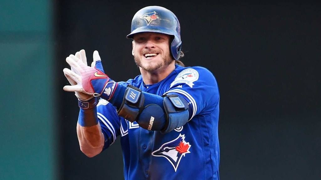 Toronto Blue Jays: Looking at the top 5 jerseys of all time