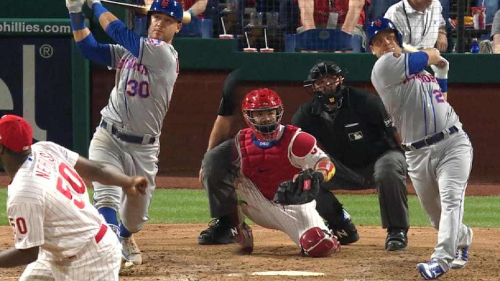 Mets hit back-to-back HRs in 9th