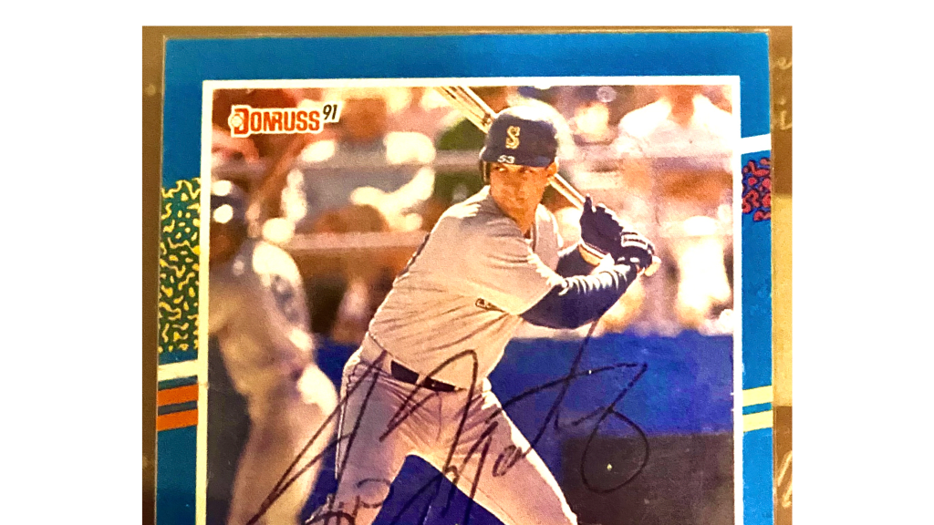 Autographed LOU PINIELLA 2001 Fleer Greats Card