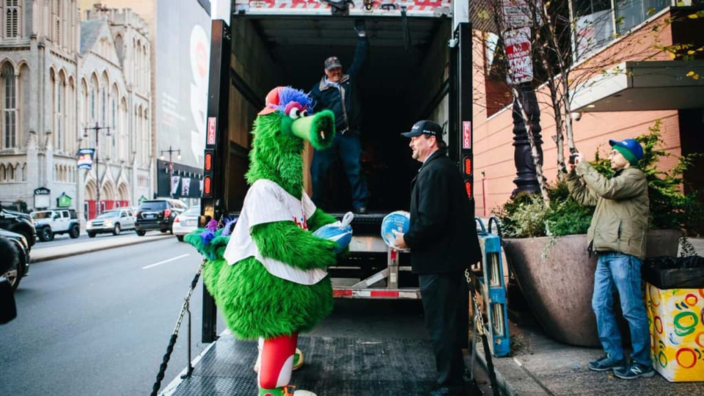 The Phillie Phanatic and Tommy Greene lift turkeys at the MGK Turkey Drop. (Phillies)
