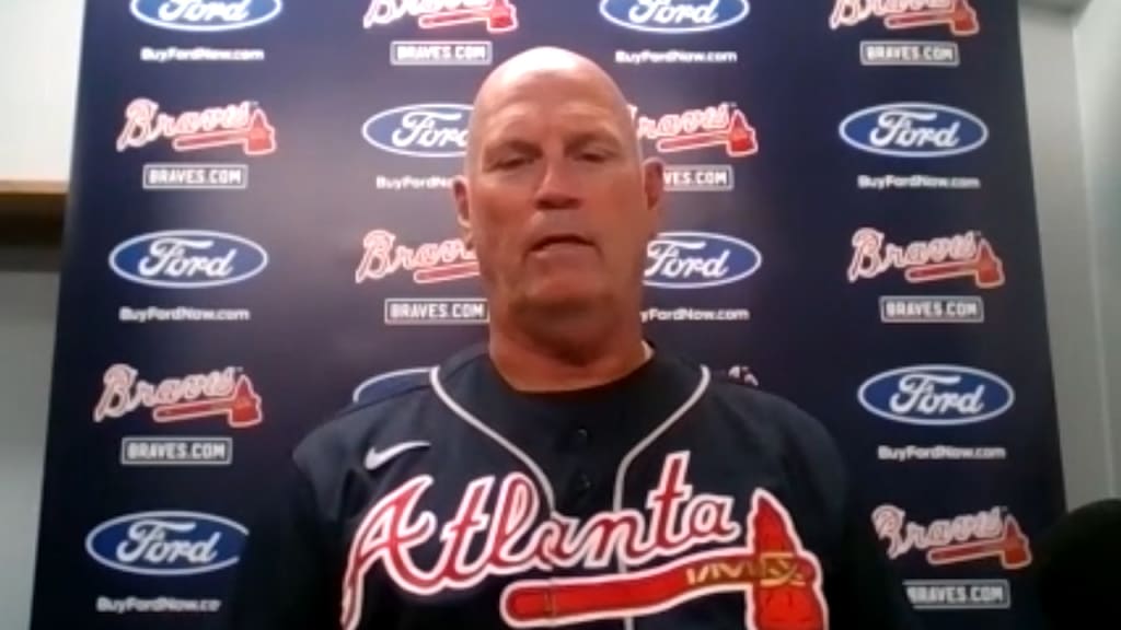 Snitker hoping to return as Braves manager in 2018