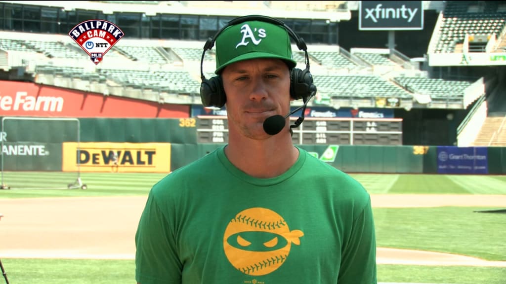 Chris Bassitt brandishes the Golden trident after his complete game  shutout. (Repost) : r/baseball