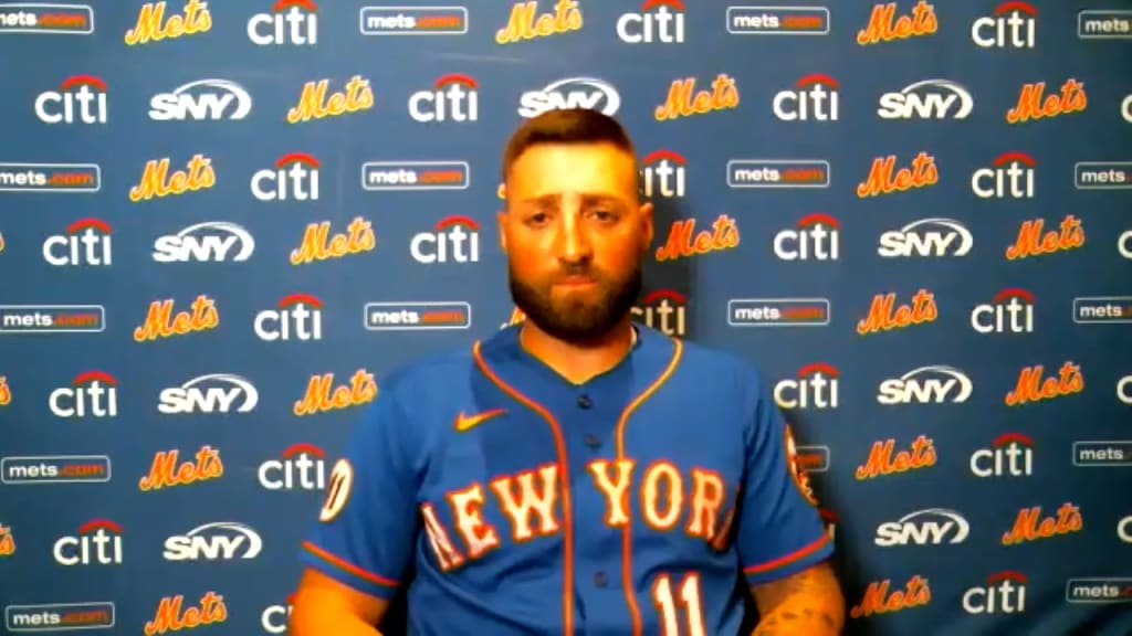 Mets' Kevin Pillar walks off after fastball to the face