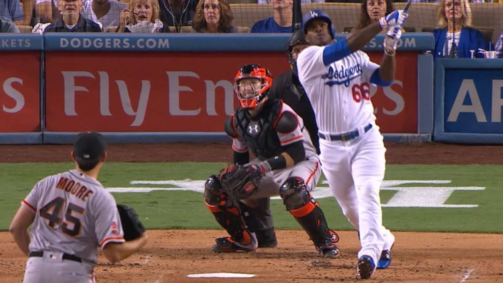 Los Dodgers se acercan a los Gigantes con brillante victoria ante