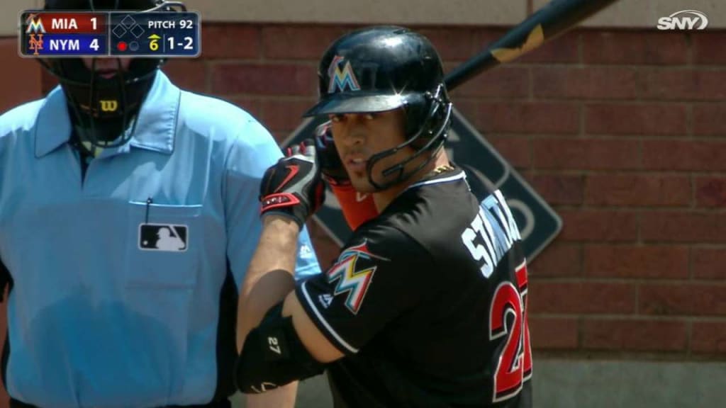 Giancarlo Stanton hits 200th career home run