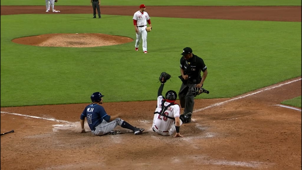 Luis Castillo hits game-winning, walk-off RBI single in New York