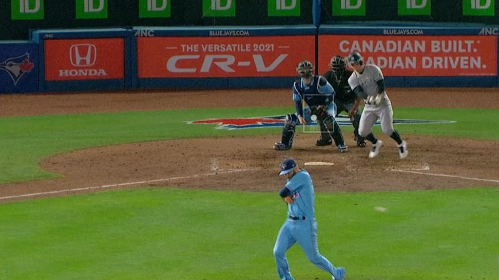 Ryu dominates on mound, does damage with the bat 