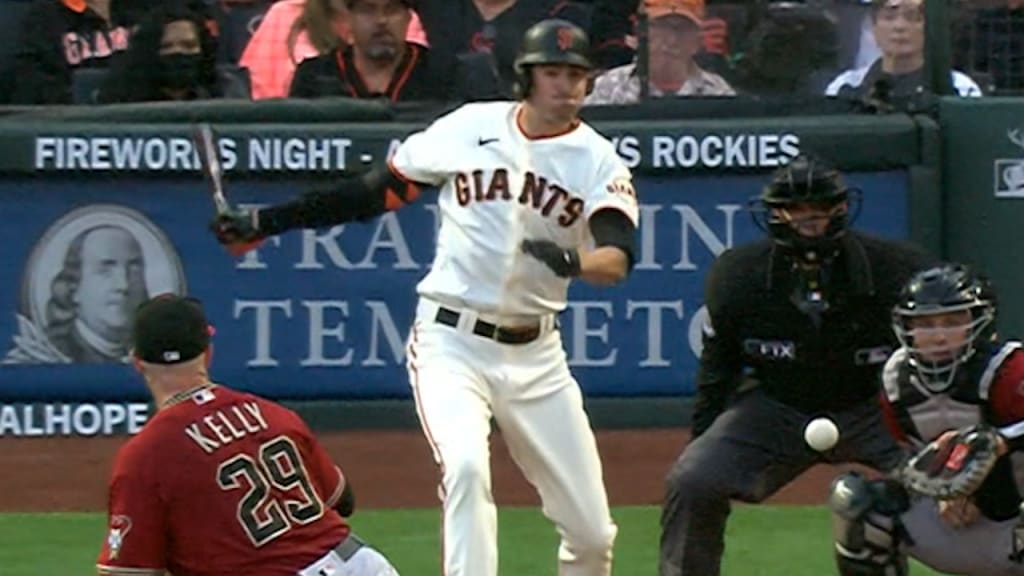 SF Giants' LaMonte Wade Jr. homers off Ketel Marte's glove