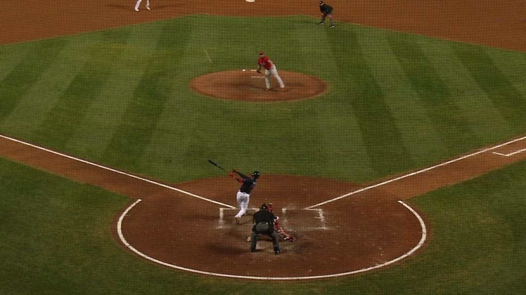 Pache's 2-run homer