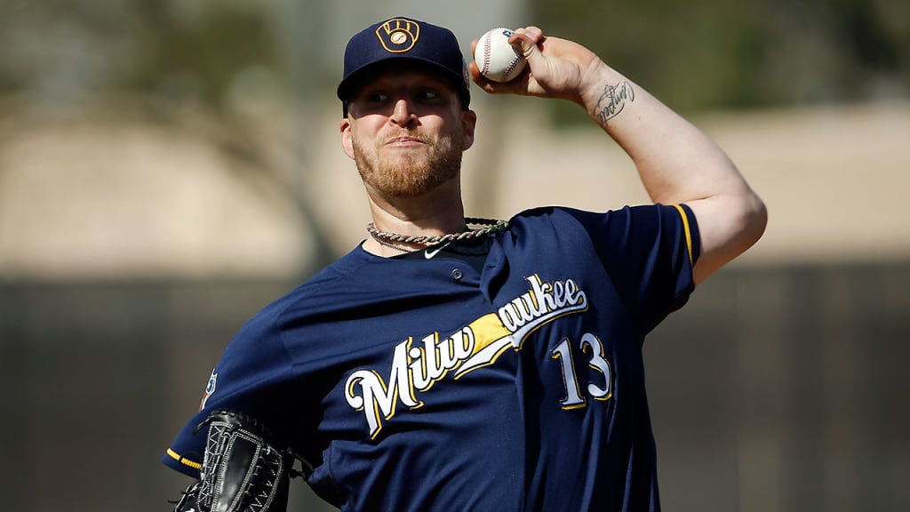 Brewers reliever Will Smith tore a ligament in his right knee during Spring Training. (AP)