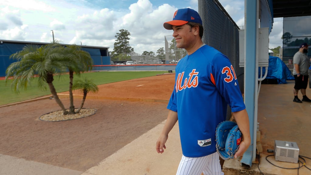 Mets honor Mike Piazza with street name, address change at Clover Park