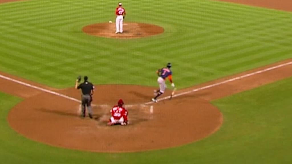 Carlos Correa's solo swat