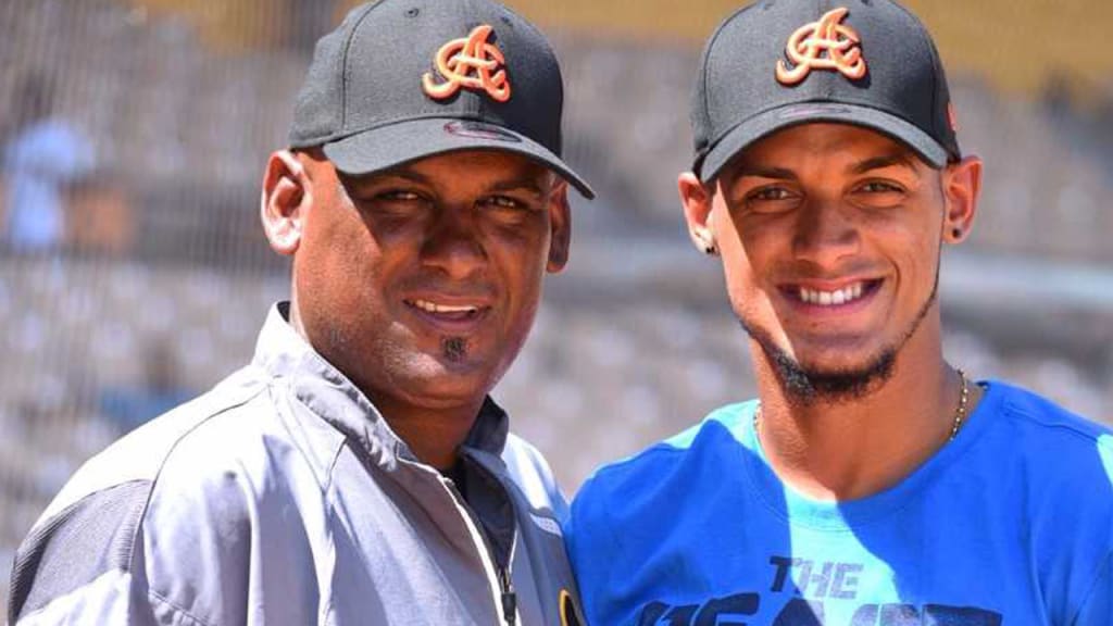 Jonathan India's dad is a DIEHARD Mets fan, even if his son plays for