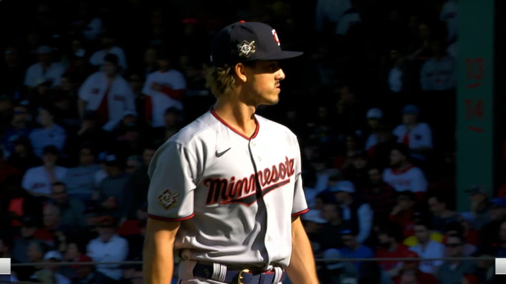 Byron Buxton looked like he nearly knocked himself out on this absurd catch  - Article - Bardown