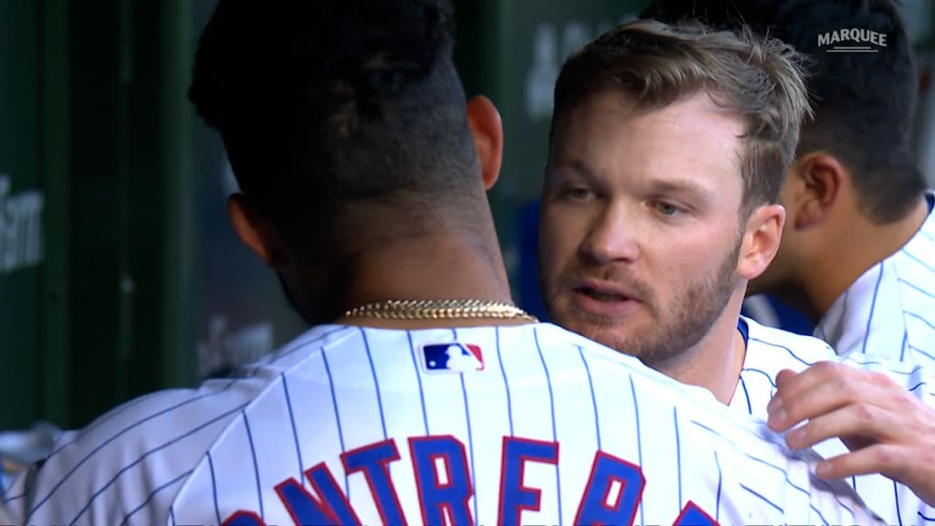 Willson Contreras visits brother William rocking Braves jersey