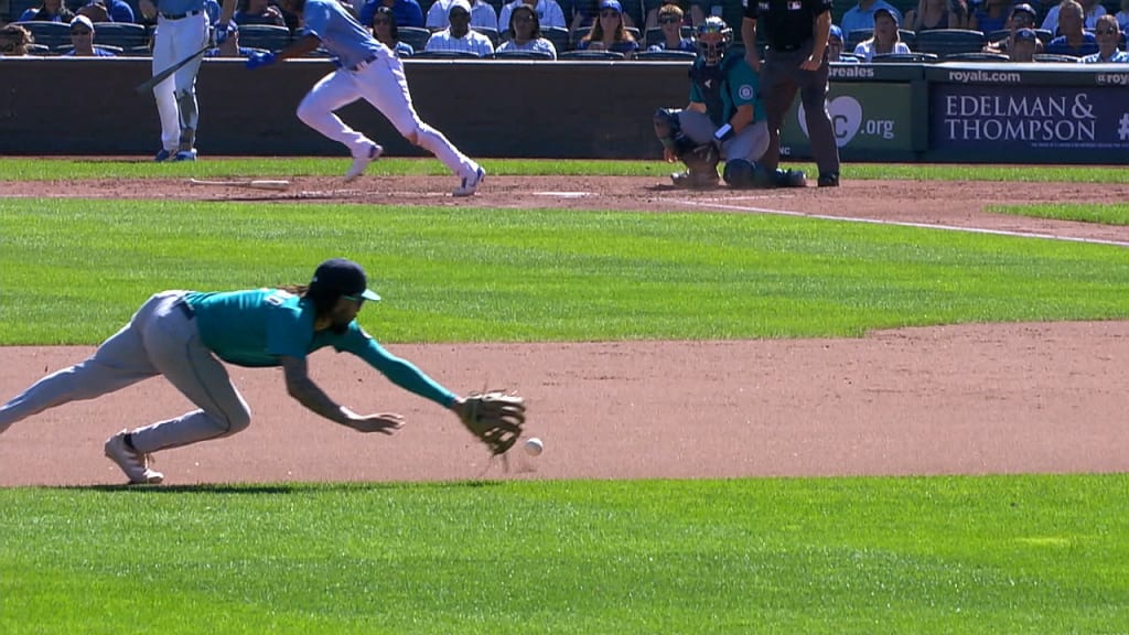 Mariners shortstop J.P. Crawford showing Gold Glove-worthy plays every game