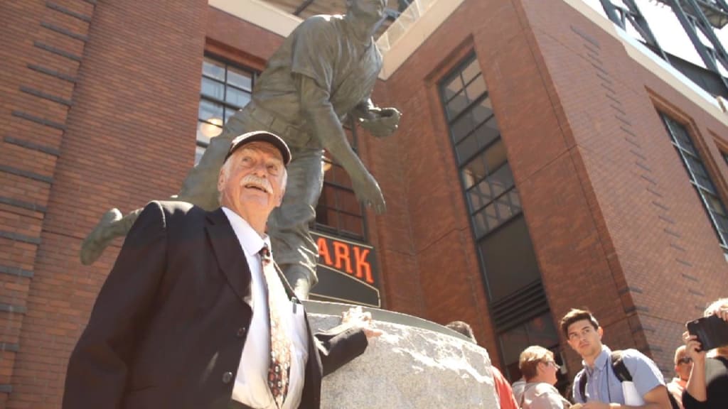 Gaylord Perry gets statue at Giants ballpark