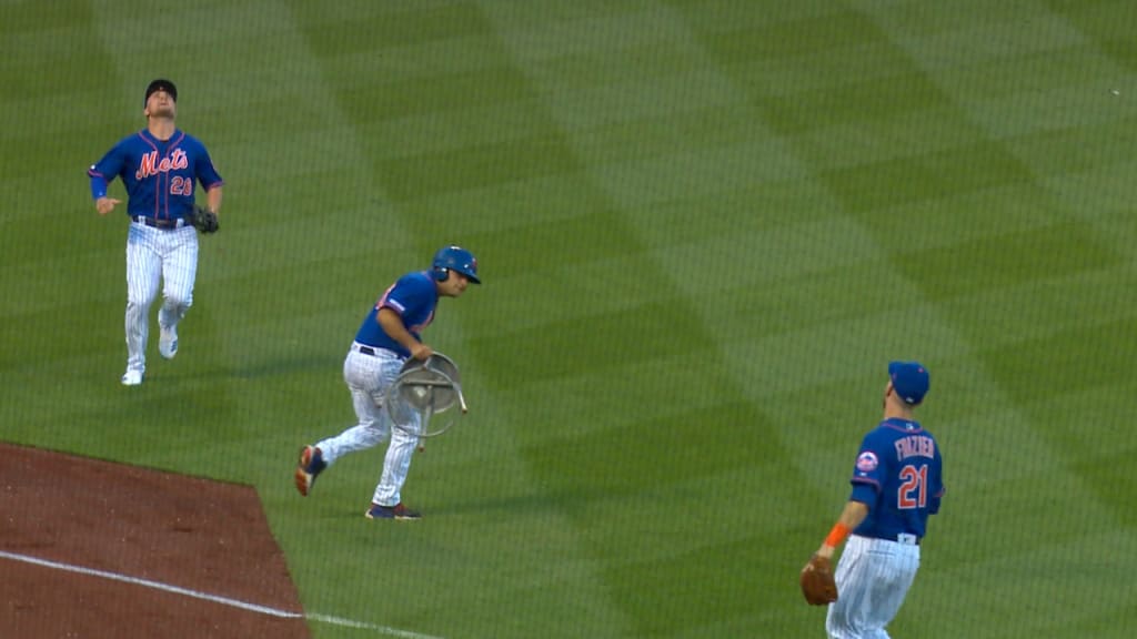 Davis avoids ballboy for catch