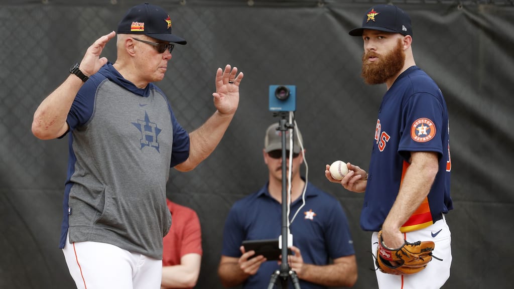 Astros' Strom pitches in, even in the offseason