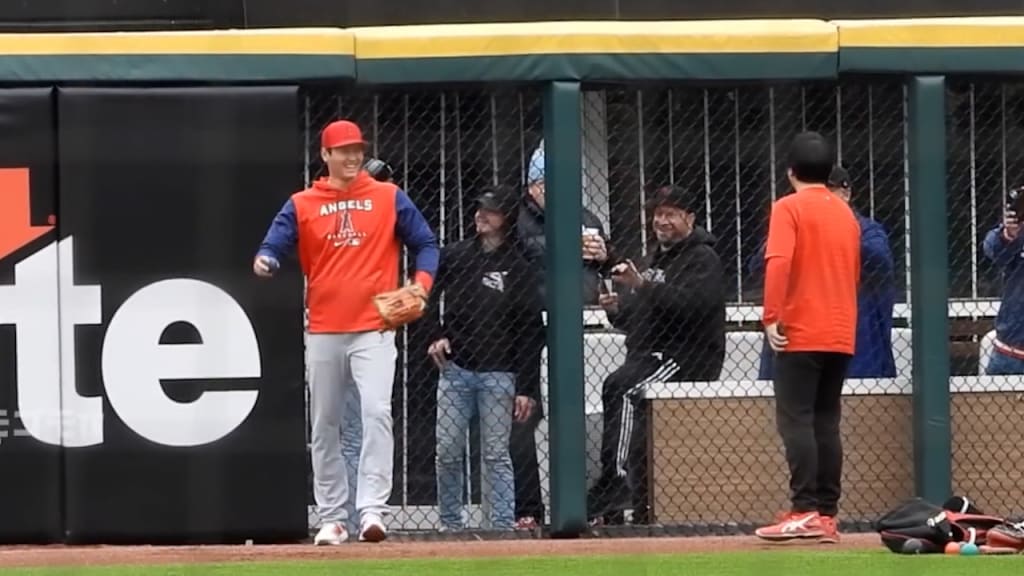 Shohei Ohtani Threw a Ball at a White Sox Fan and It Was Hilarious